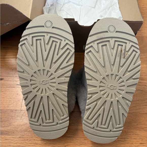 UGG Slippers - Picture 3 of 4